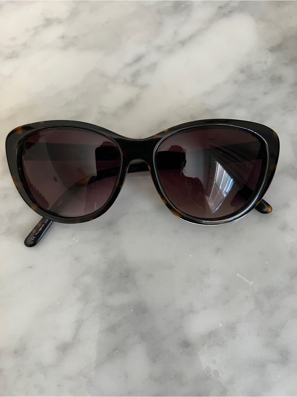 Tortoiseshell Cat-Eye Sunglasses w Brown Lens Subtle Frame Gold Trim